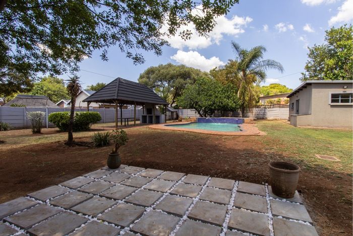 For Sale: House in Wierda Park with pool, lapa, study, and security features.