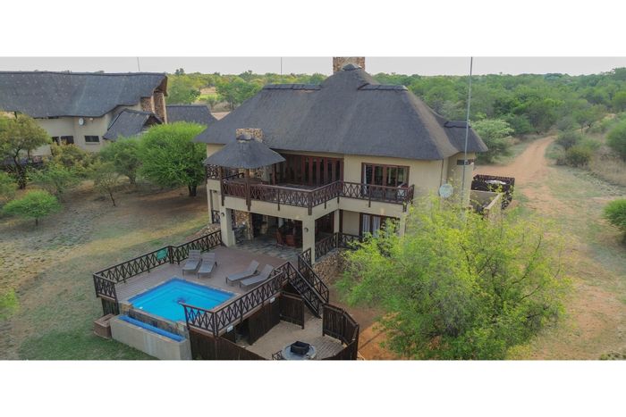 For Sale: House in Zebula Golf Estate with pool, Jacuzzi, and golf views.