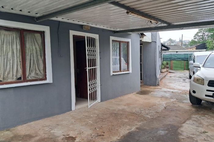 Bonela House For Sale: 3 Bedrooms, 4 Income Sections, near amenities, transport access.