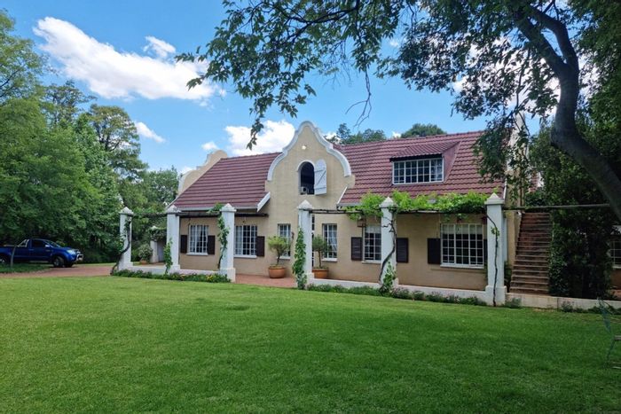 Hartbeespoort Rural Farm For Sale: 2 homes, large tunnels, ample water supply.