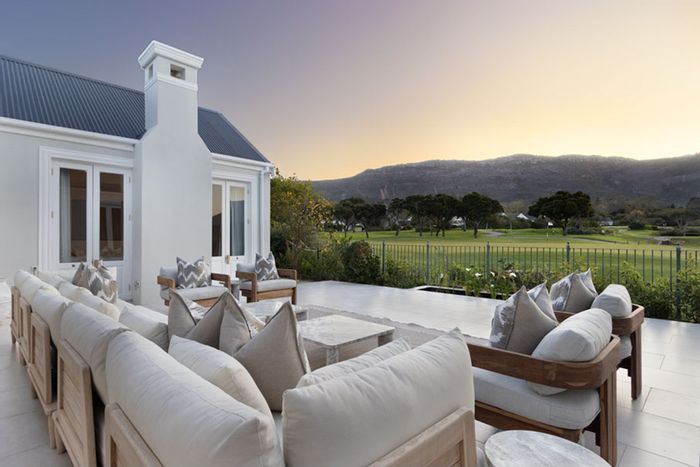 House for Sale in Steenberg Golf Estate: 4 en-suite bedrooms, golf views, double garage.