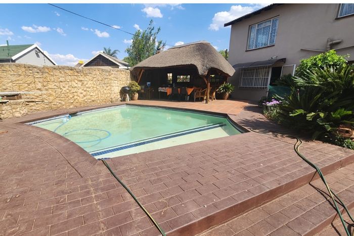 Brenthurst House For Sale: Pool, granny flat, double garage, solar system.