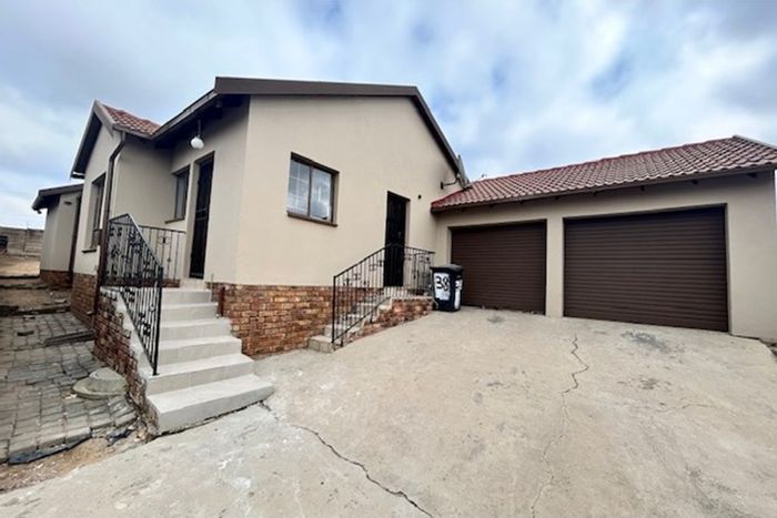 3-Bedroom House To Rent in Olievenhoutbosch with Double Garage and Spacious Yard.