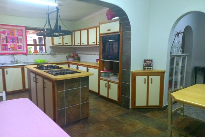 For Sale: Family House in Albertinia Central with pool, garage, and garden space.