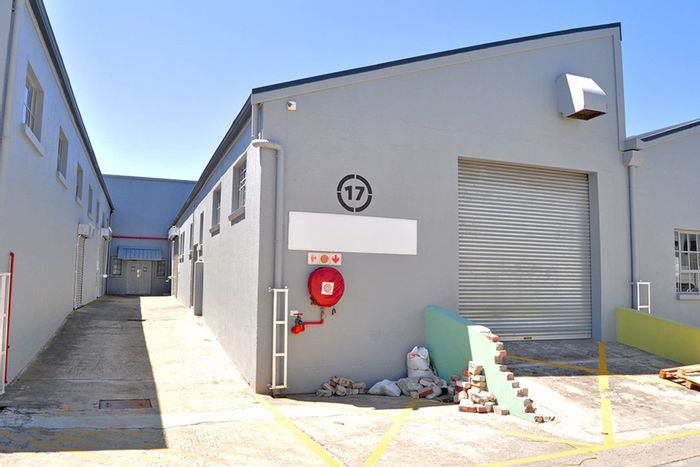 Industrial space to rent in Maitland: 228m2, secure access, ample parking.