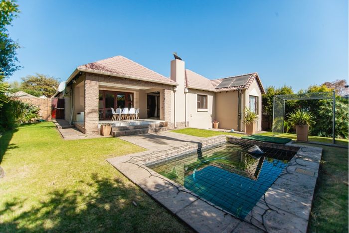 For Sale: House in Greenstone Hill with pool, garden, and inverter system.