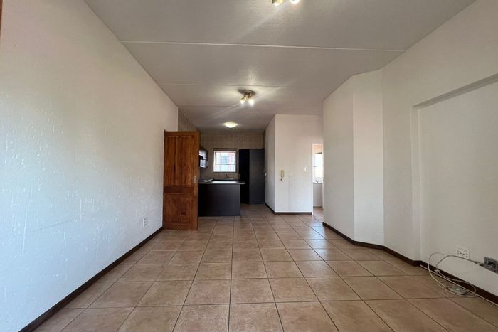 Spacious Paulshof apartment with pool, braai areas, and easy highway access. To Rent.