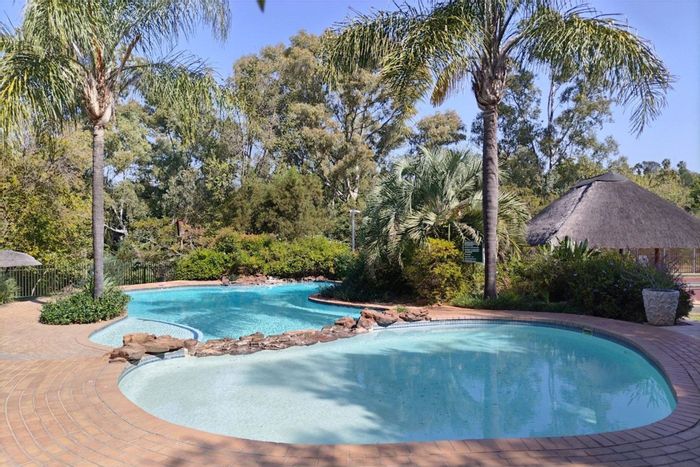 Cluster To Rent in Jukskei Park: 3 beds, pools, tennis court, pet-friendly.