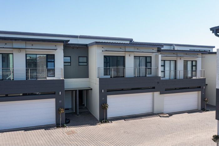 Lonehill Cluster For Sale: 3-bed, solar system, open-plan living, outdoor patio.