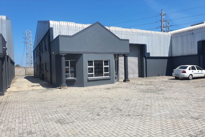 Industrial Warehouse To Rent in Greenbushes Industrial Park with advanced security and ample space.