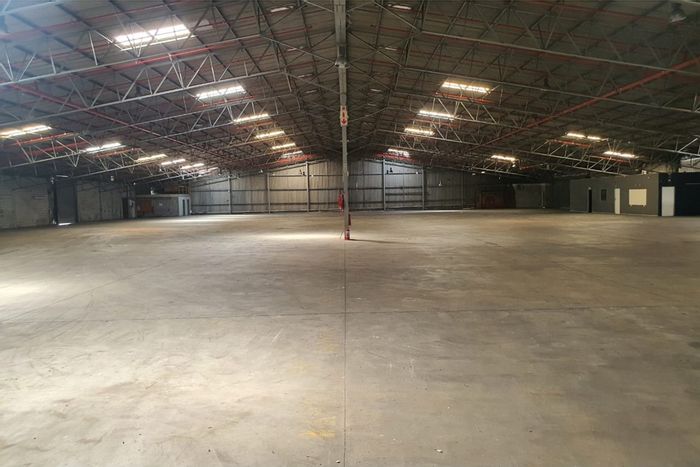 Spacious 3999m2 industrial warehouse in Struandale Industrial, available to rent.