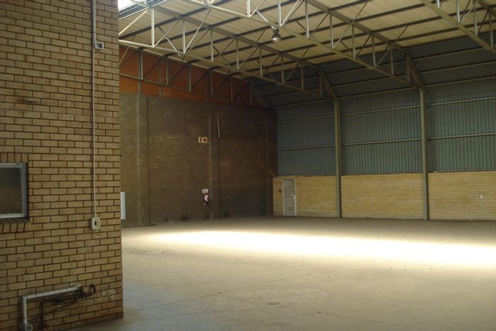 Spartan Industrial Space To Rent: 850sqm warehouse, office, yard, great access.