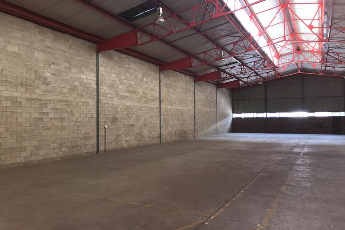 Jet Park Industrial Property To Rent: Ideal for logistics, 3-phase power, great access.