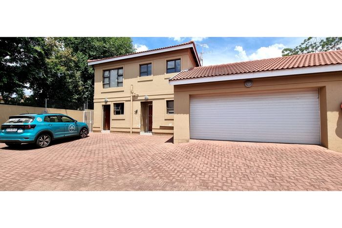 Eden Glen Cluster To Rent: 3 Bedrooms, Double Garage, Secure Complex, Guest Toilet.