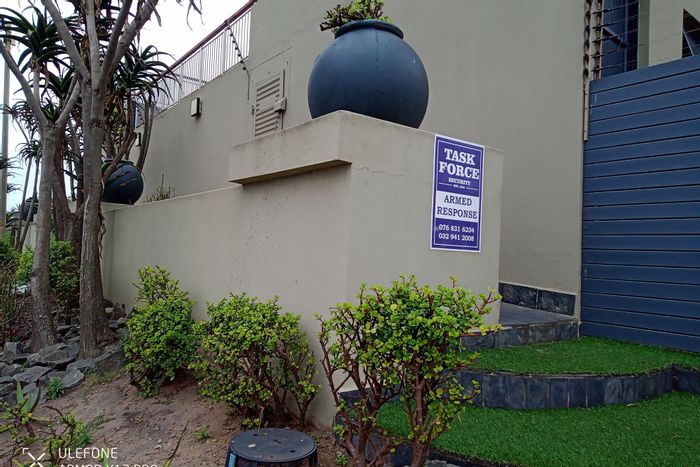 For Sale: 2-Bedroom Apartment in La Mercy Central with Ocean Views and Amenities.