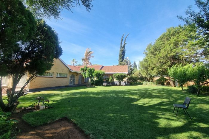 Neserhof House For Sale: 4 bedrooms, flatlet, pool, garden, and security features.