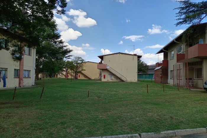 Sasolburg Central Apartment For Sale: Two bedrooms, garage, balcony, near amenities.