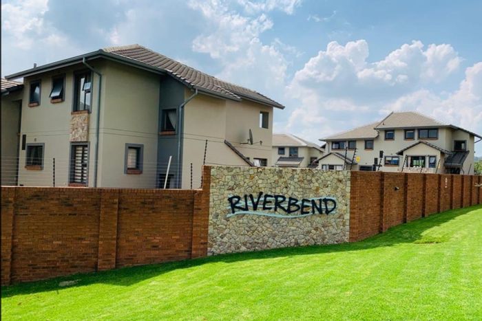 Kyalami Apartment To Rent: Pool, garden, playground, gas stove, parking included.