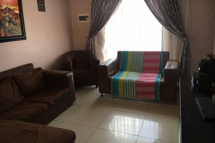 Spacious Strubenvale house for rent, ideal for families or temporary stays.