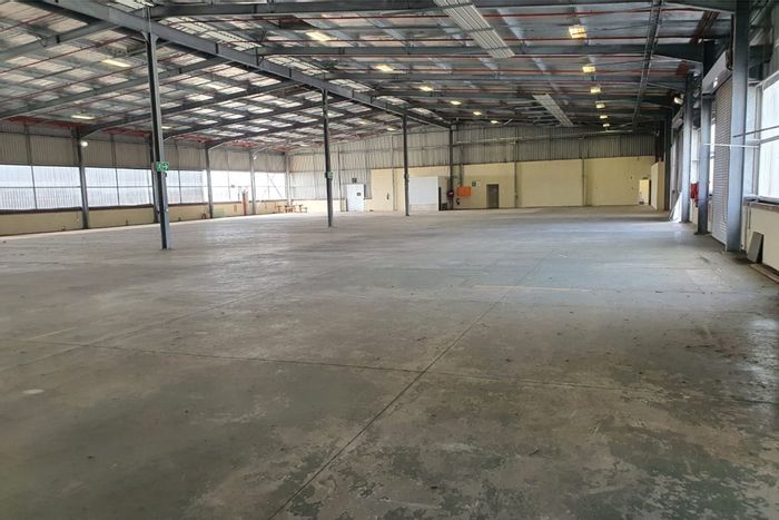 Coega Industrial Warehouse To Rent: 2386m2, secure access, ample yard space, office facilities.