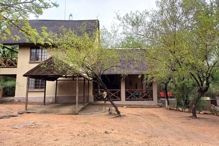 House For Sale in Marloth Park Central: Spacious lot, pool, air conditioning, entertainment area.