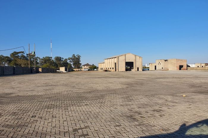 46,305m2 Industrial Warehouse with Office Space Available to Rent in Greenbushes Industrial Park.