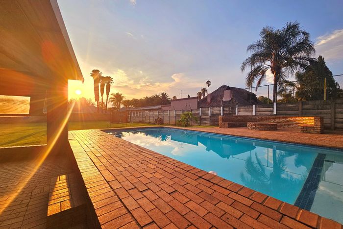 Spacious Boksburg West house for sale with pool, flatlet, and expansive yard.