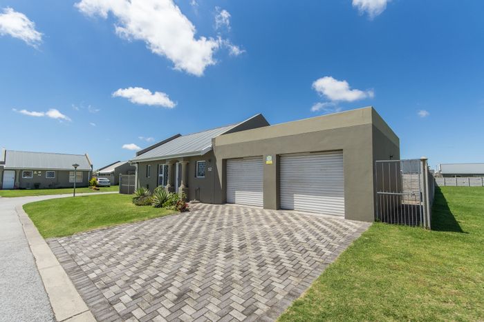 For Sale: Townhouse in Parsonsvlei with pool, inverter, and secure complex amenities.