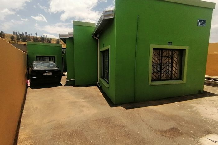 Diepkloof Zone 3 house for sale: 2 beds, parking, close to amenities.