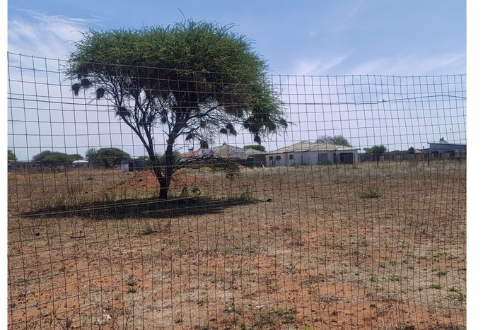 Vacant Land Residential in Mankweng For Sale: 1,200 sqm near R71 road amenities.