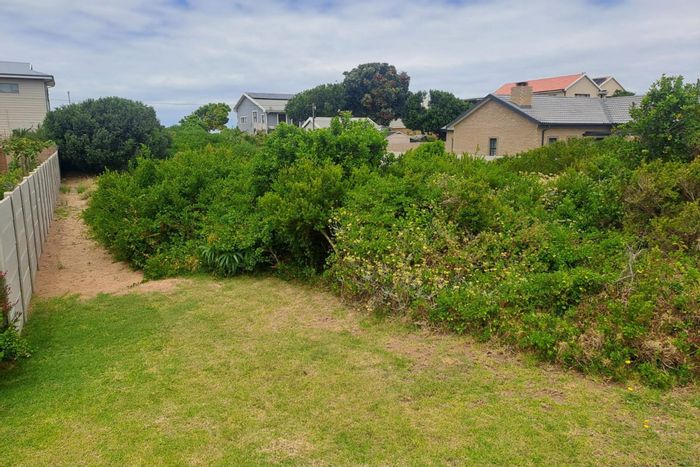 Vacant Land Residential For Sale in Reebok: 612m2 coastal stand, no building requirements.