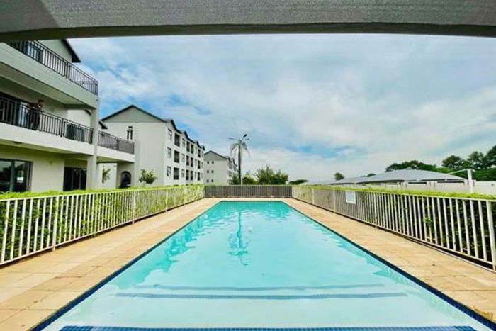 Carlswald Apartment To Rent: 1 Bed, Pool, Gym, Security, Near Shopping Centers.