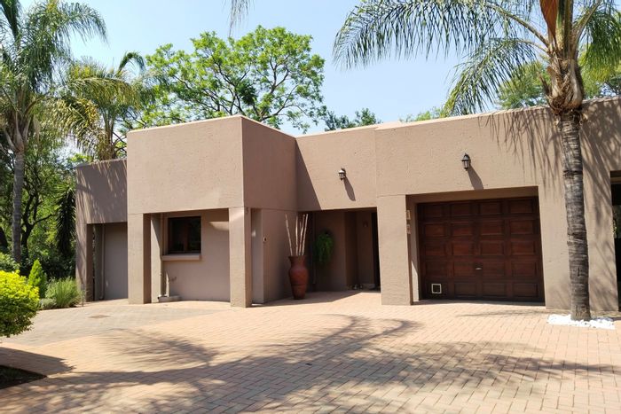 House for Sale in Mount Amanzi: 2 beds, sports courts, restaurant, wheelchair accessible.