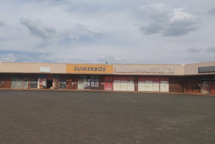 Retail property for sale in Three Rivers East with tenant income and 5,300 sqm lot.