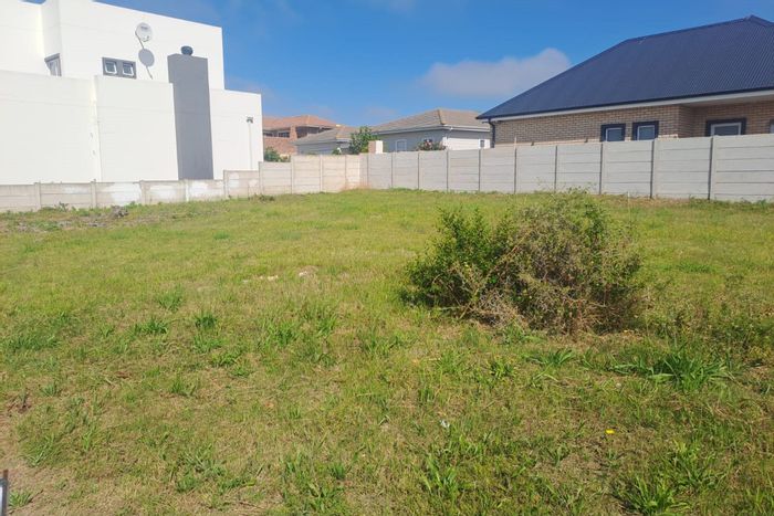 Vacant Land Residential For Sale in Reebok: 512m2, no building requirements, coastal access.