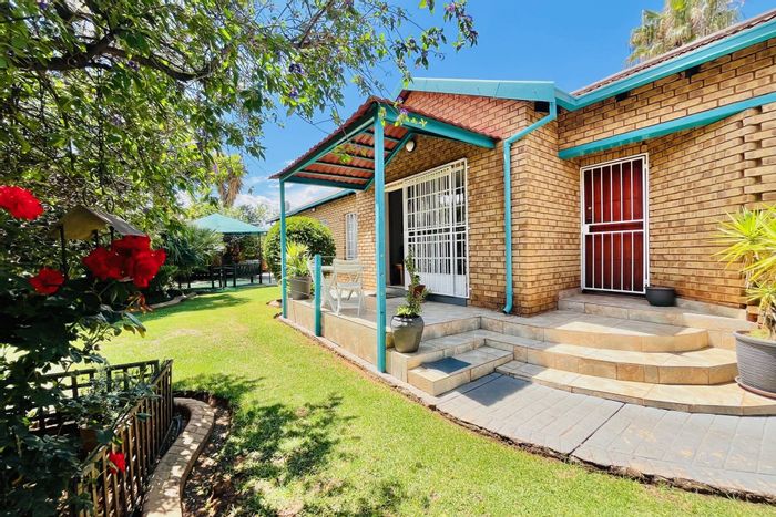 For Sale: Family House in Pierre Van Ryneveld with garage, lapa, and solar panels.