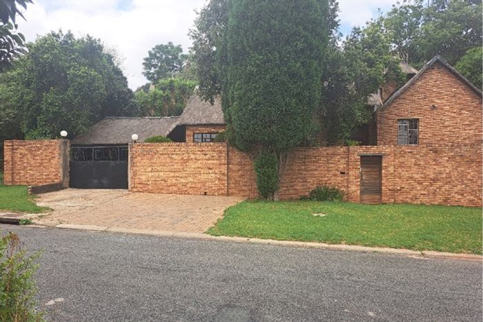 For Sale: Unique 3-Bedroom House in Winchester Hills with lush gardens and entertainment lapa.