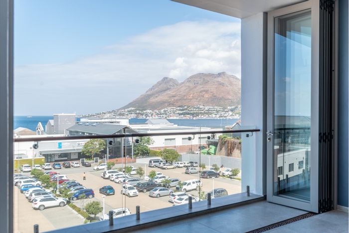 To Rent: Apartment in Simons Town Central with 2 bedrooms, parking, and views.