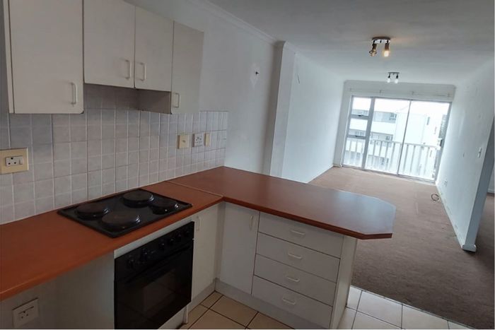 Thornton Apartment To Rent: Open-plan living, built-in storage, pre-paid electricity, parking bay.