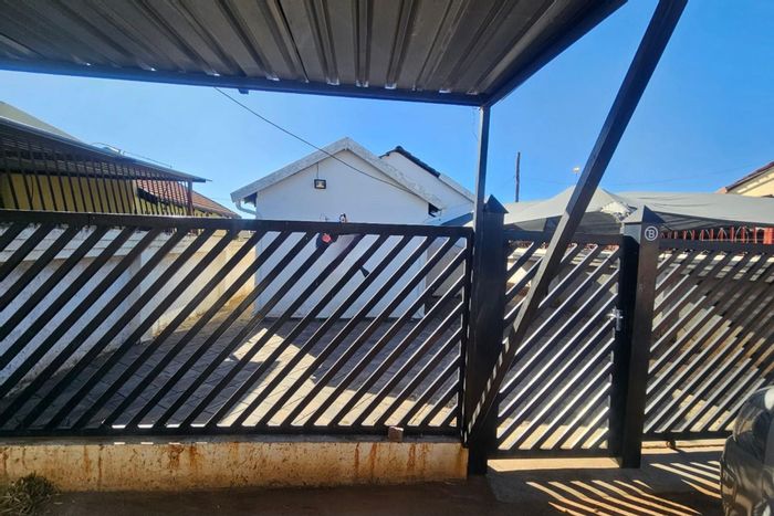 House for sale in Soshanguve Ext: 3 bedrooms, parking, near amenities.