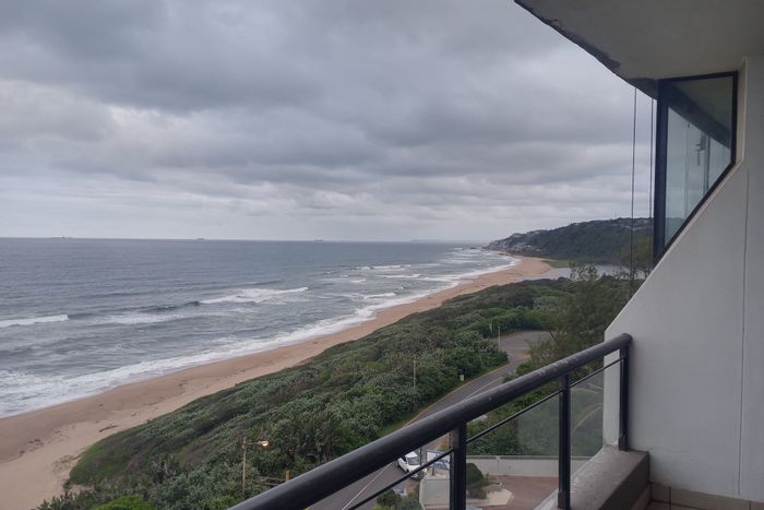La Mercy Central Apartment To Rent: 3 beds, pool, sea views, secure access.