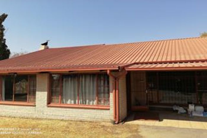 For Sale: House in Oranjeville Central with 3 beds, 2 baths, and 4 parking spaces.