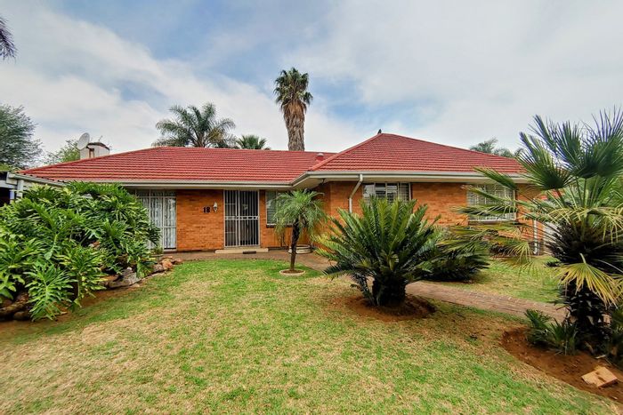 For Sale: House in Kempton Park Ext 4 with pool, garage, and entertainment area.