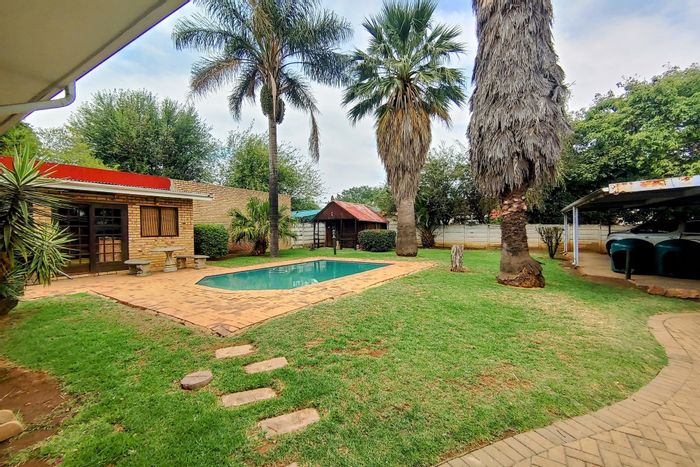 For Sale: House in Kempton Park Ext 4 with pool, garage, and entertainment area.