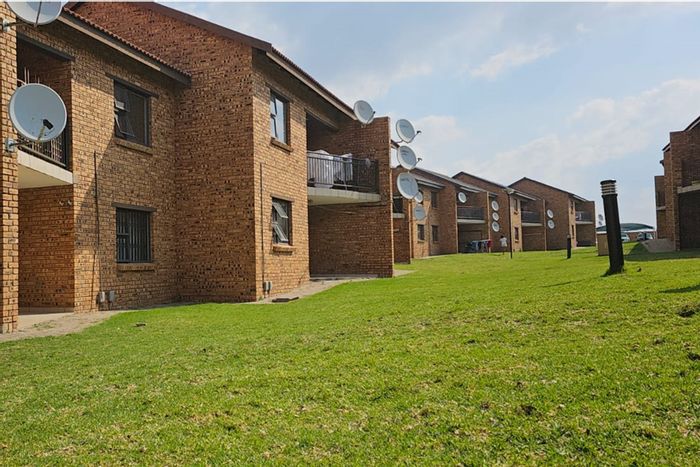 Affordable 2-bedroom apartment for sale in Witfield with parking and investment potential.