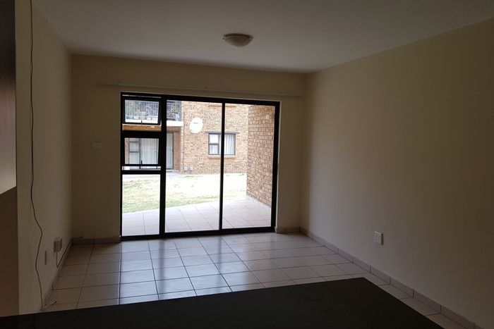 Witfield Apartment To Rent: 2 beds, 1 bath, parking, near amenities.