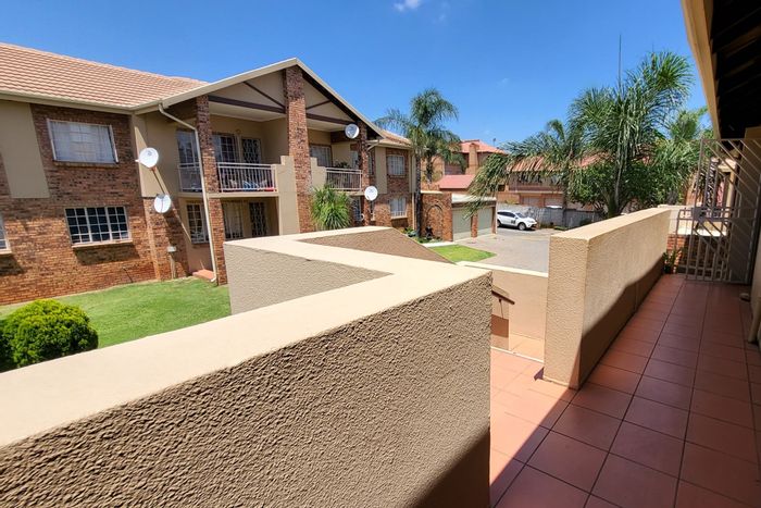 For Sale: Apartment in Magalieskruin with braai area, garage, and visitor parking.