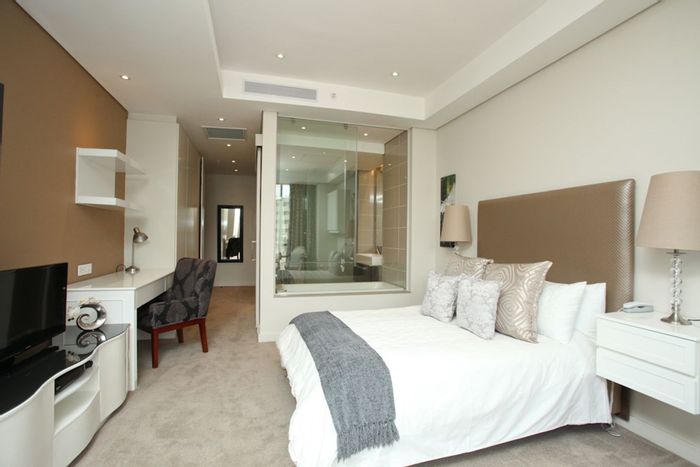 For Sale: Apartment in Morningside with pool, gym, and concierge services.