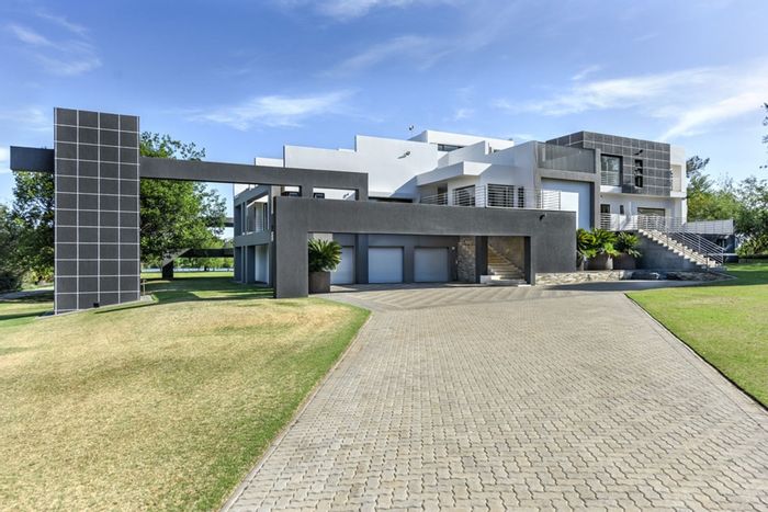 Kaalplaats House For Sale: Riverfront, spacious living, gourmet kitchen, solar system.