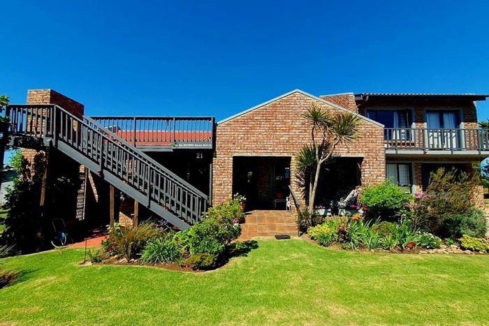 Boggomsbaai House For Sale: 4 beds, braai areas, sea views, spacious study.